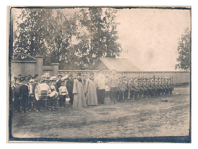 прот. Н.Чуков с петрозаводскими потешными 20 июля 1912 г.