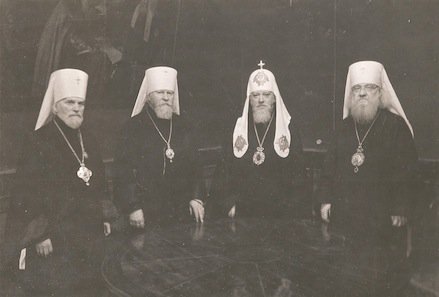 Святейший Патриарх Алексий и постоянные члены Священного Синода Святейший Патриарх Алексий и постоянные члены Священного Синода